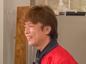 写真:赤いコックさんこと済藤正志シェフのにこやかな笑顔
